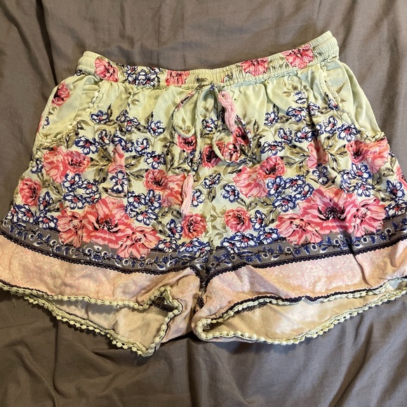 Angie high waisted floral shorts - Picture 3 of 4